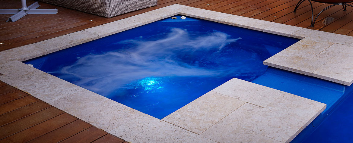 Centro Spillway Spa – 2.2m x 1.8m - Aqua Technics Pools